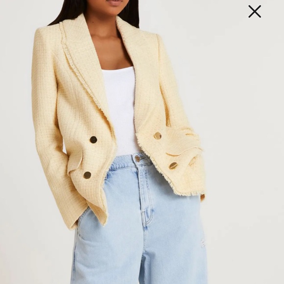 NWOT River Island Cream Boucle w/ Gold Buttons Blazer/Jacket size US 6 - Picture 2 of 16